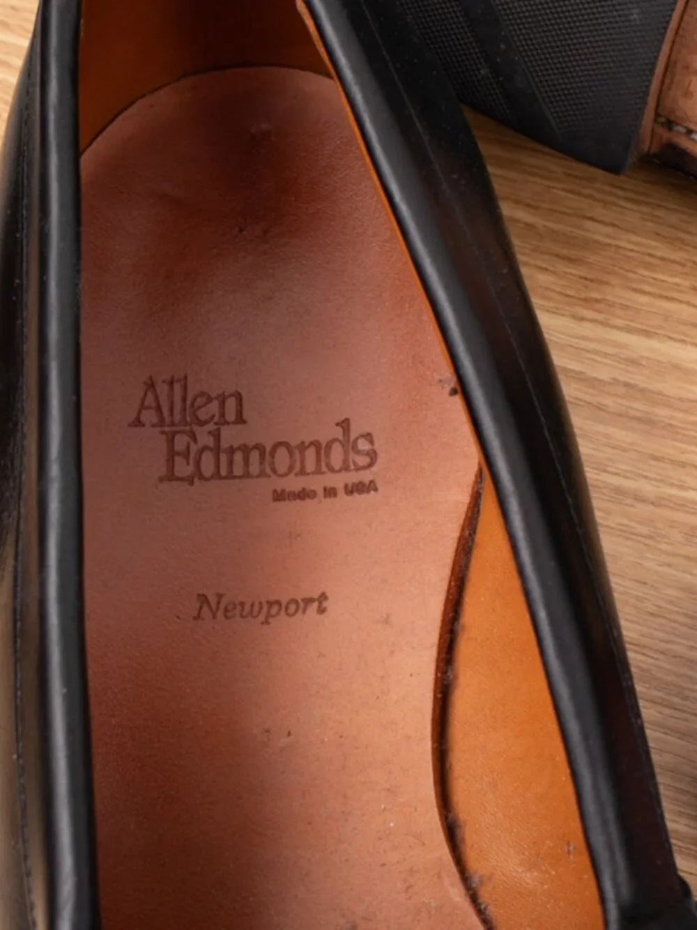Allen Edmonds Newport Shoes Men's 9.5 EEE Black Leather Resoled With Shoe Trees